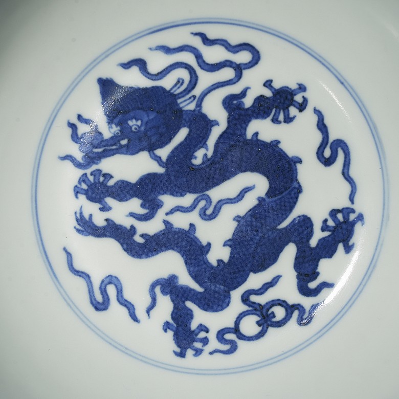 Porcelain bowl ‘Dragons’, with Jiaqing seal