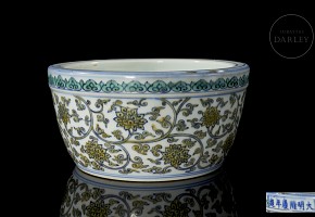 Doucai porcelain container for ‘Lotus’ brushes, with Longqing marking