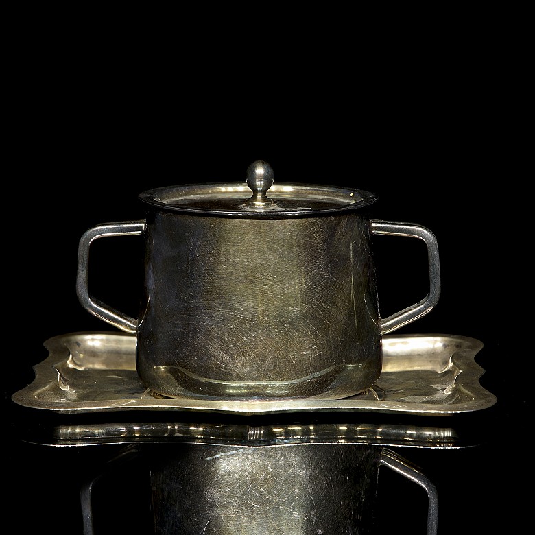 Silver sugar bowl with small tray, 20th century