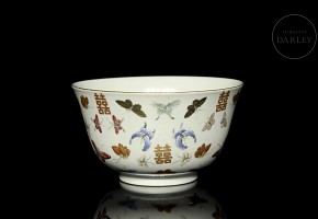 Enamelled porcelain ‘Butterflies’ bowl, Qing dynasty