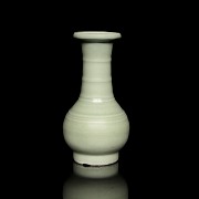 Glazed ceramic vase with a ‘Bamboo’ neck, Ming dynasty