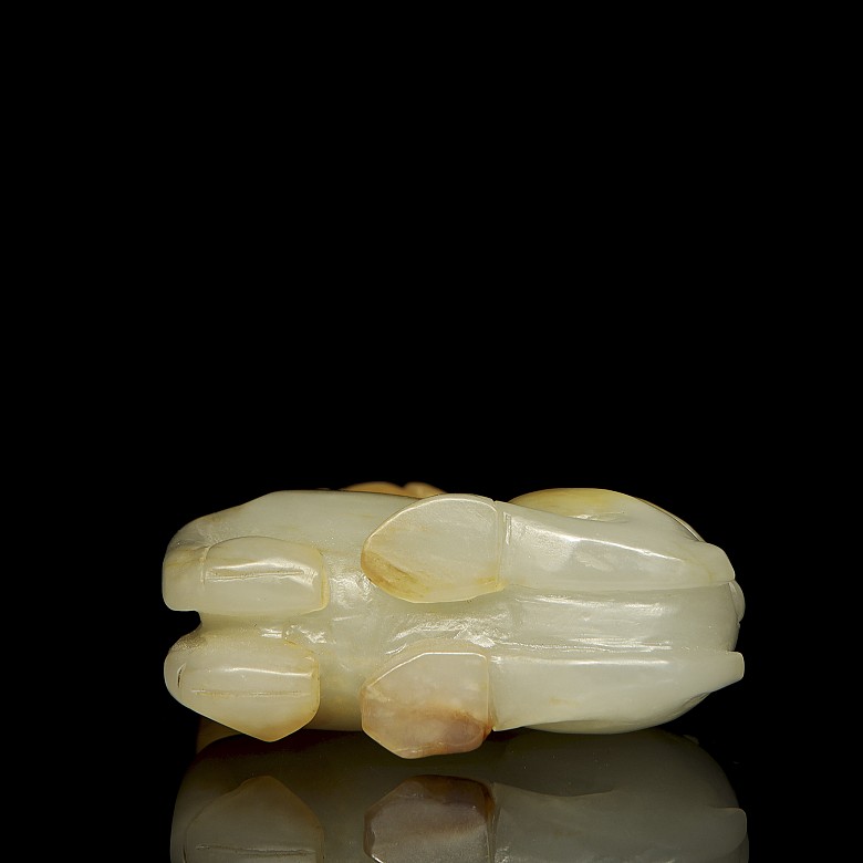 Carved jade pendant 