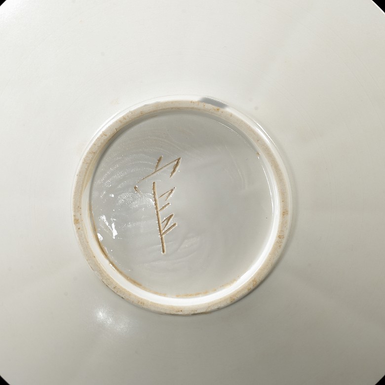 Porcelain lobed ‘Dingyao’ plate, Ding Kiln