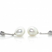 Earrings in 18k white gold, Australian pearls and diamonds