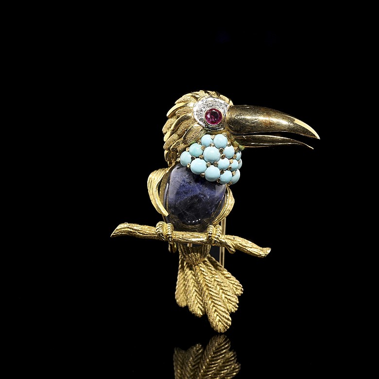 Yellow gold brooch with toucan shape