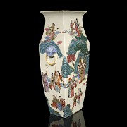 A chinese vase with a mountain scene, 19th-20th century