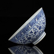 Blue and white glazed porcelain bowl ‘Lotuses’, with Xuande mark, Ming dynasty