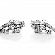 Pendientes de oro blanco con diamantes.