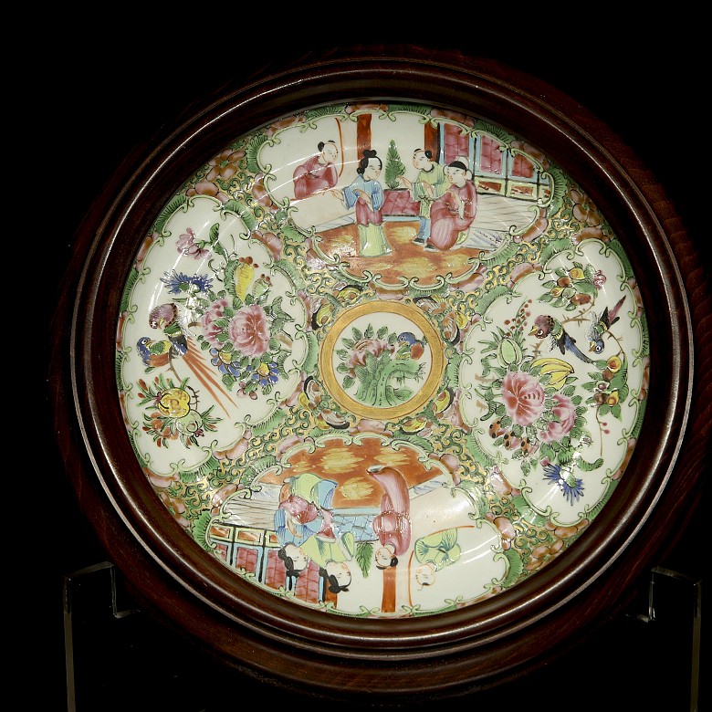 Cantonese porcelain dish with wooden frame, 20th century