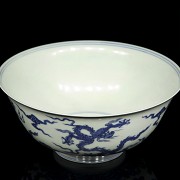 Cuenco de porcelana con dragones, dinastía Qing