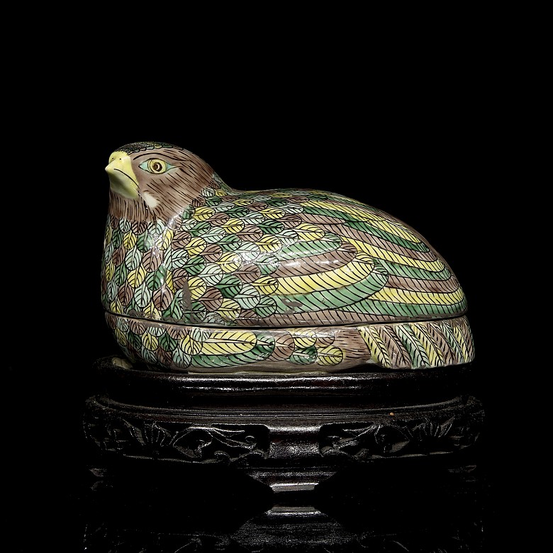 Porcelain enameled ‘Quail’ box, Chinese Republic