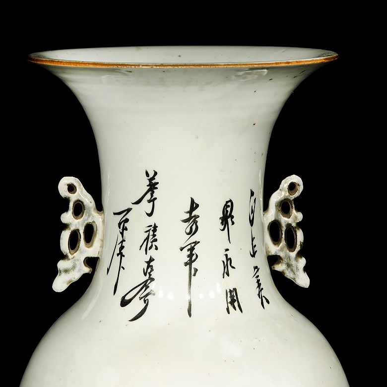 Chinese vase with handles 