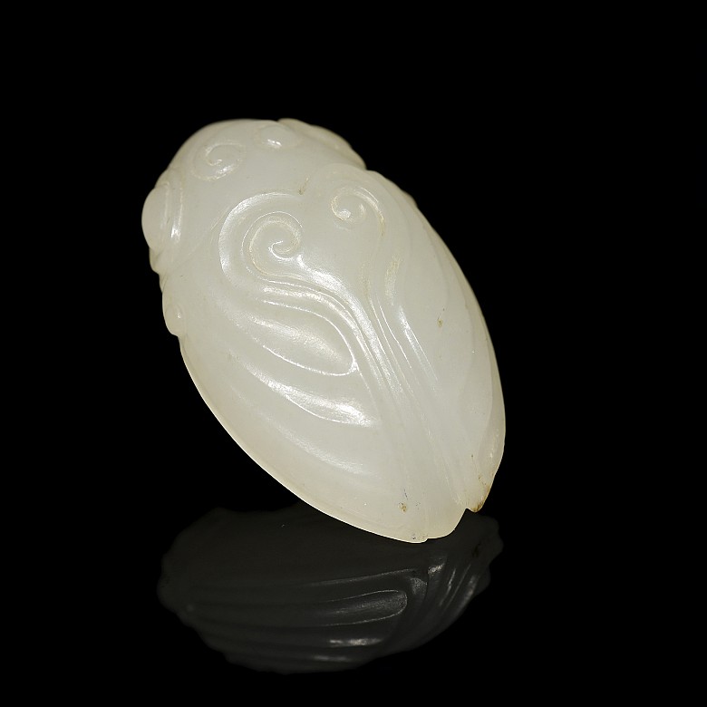 Carved white jade cicada, Zhou dynasty