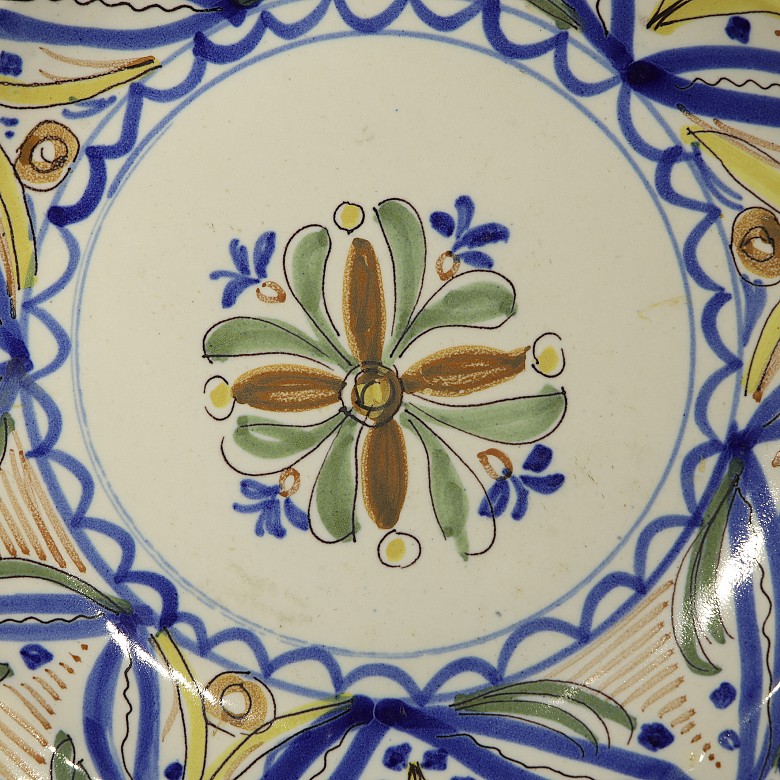 Pareja de platos cerámica de manises, s. XX