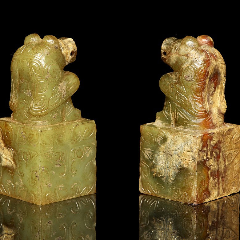 Pair of jade ‘Bear’ seals, Zhou dynasty