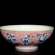 Glazed porcelain bowl ‘The Eight Immortals’, with Daoguang stamp