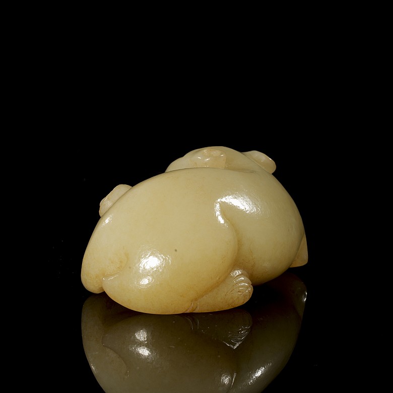 Carved jade animal, Qing dynasty