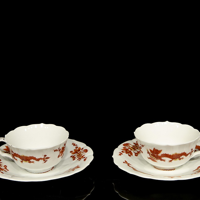 Set of two plates and cups, Meissen style, 20th century