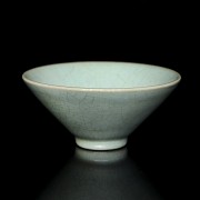 Small glazed ceramic ‘Ruyao’ bowl, Song style