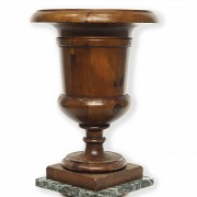 Medici goblet with wooden pedestal, 20th century