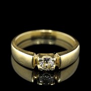 Anillo de oro amarillo 18 k con brillante 0'25 ct.