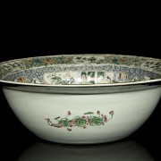 Large porcelain bowl ‘Palace Scenes’, Qing dynasty