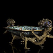 Large bronze and cloisonné “Dragons” centerpiece, Qing dynasty