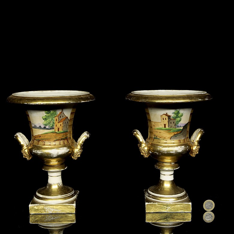 Pair of Medici-style vases, 19th century