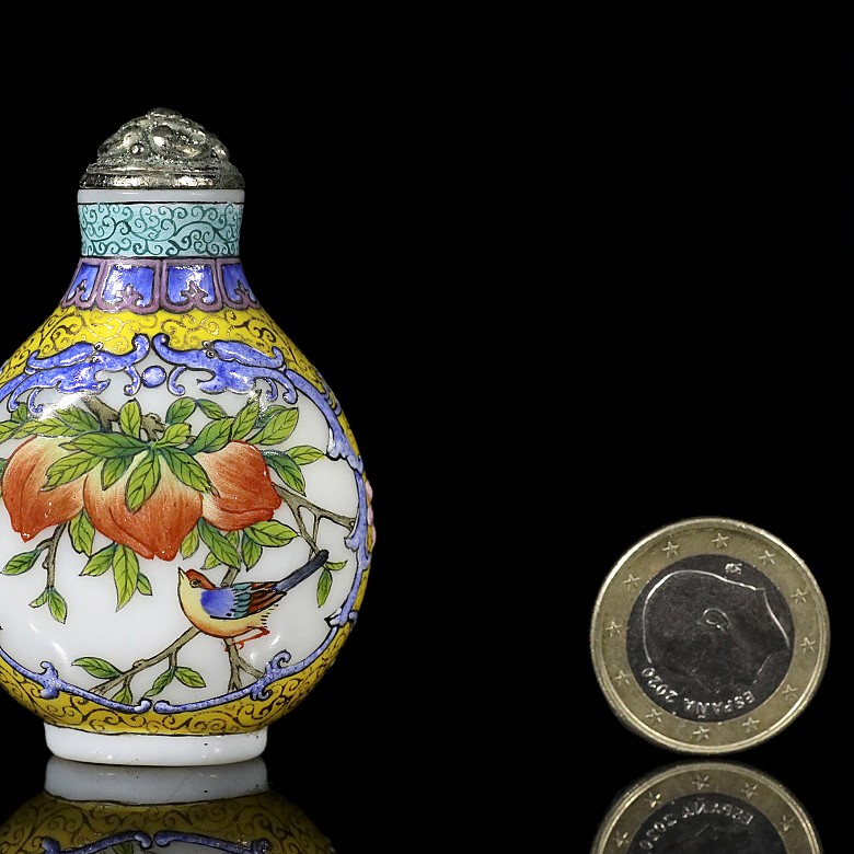 An enameled snuff bottle, with Qianlong mark