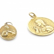 Two 18k yellow gold medals