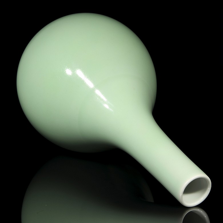 Green glazed porcelain vase, 20th century