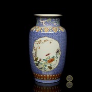 Small glazed porcelain vase ‘Birds’, with Qianlong mark