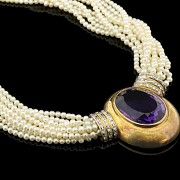 Pearl necklace with yellow gold and one amethyst