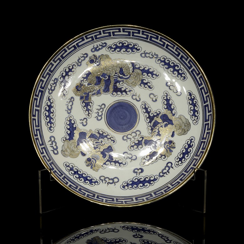 Porcelain dish ‘Foo dogs’, 20th century