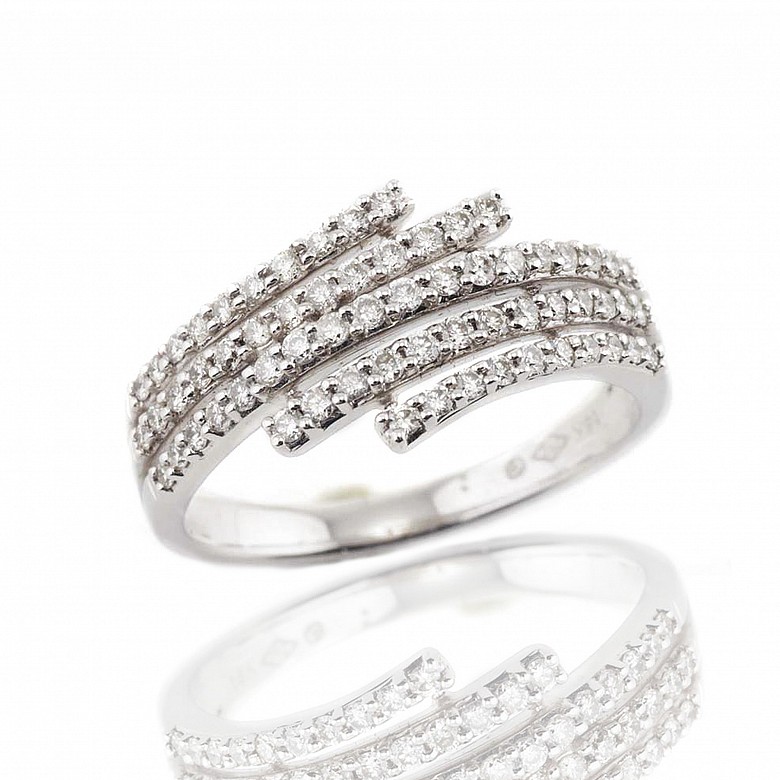 White gold and diamonds ring