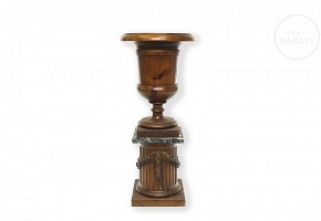 Copa Medici con pedestal de madera, s.XX