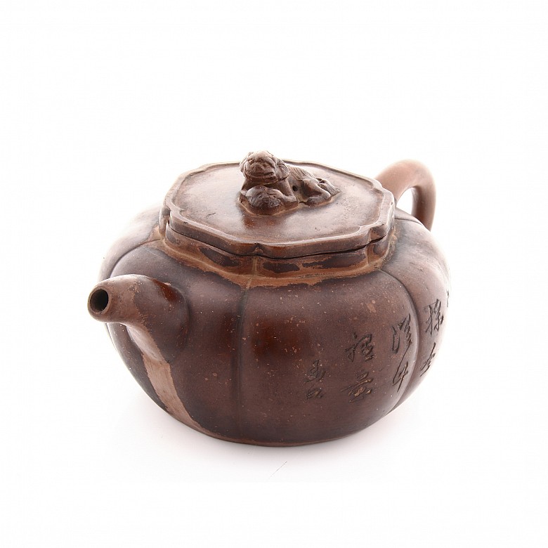 A Chinese clay teapot, Yixing.