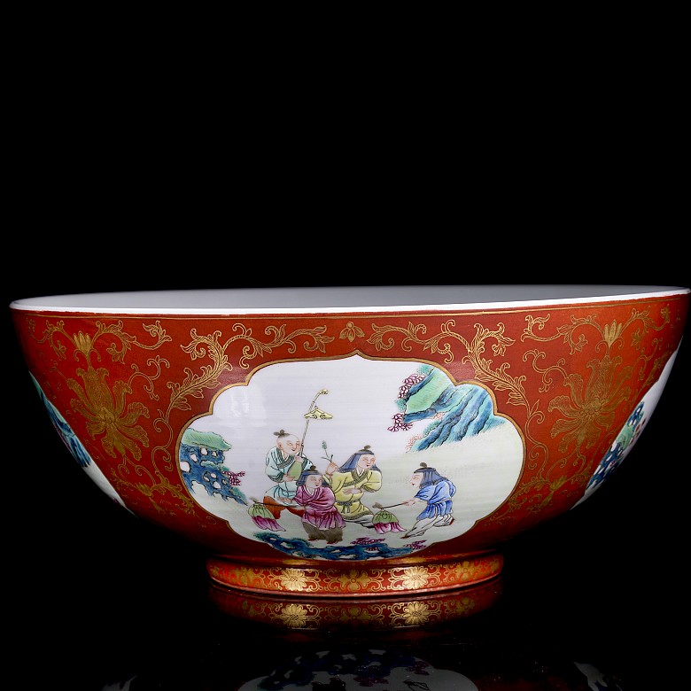 Porcelain enamelled bowl ‘Characters’, with Qianlong Seal