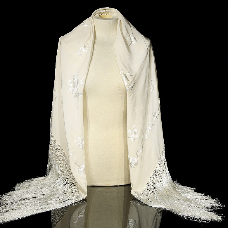 Embroidered manila shawl, 20th century