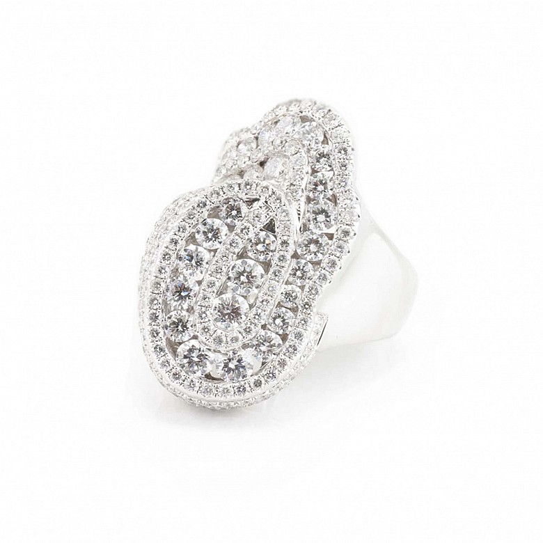 Fantastic white gold and diamond ring 6.35cts