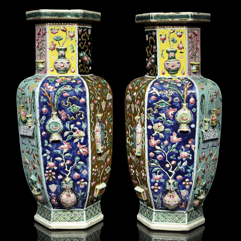 Pair of hexagonal vases 