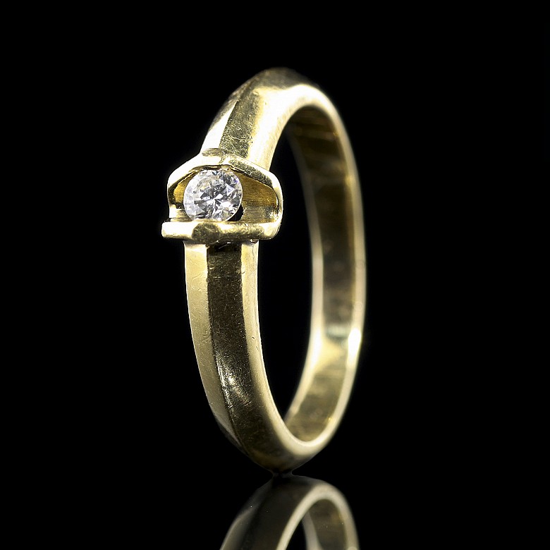 Anillo de oro amarillo 18 k con brillante