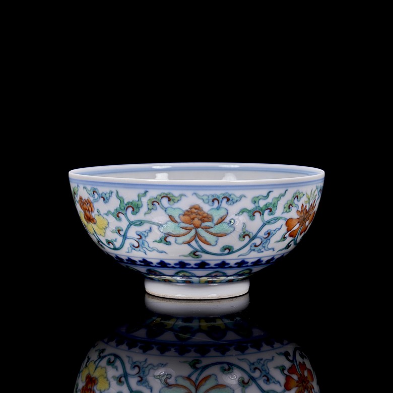 Porcelain bowl with Doucai glaze ‘Flowers’, with Daoguang seal