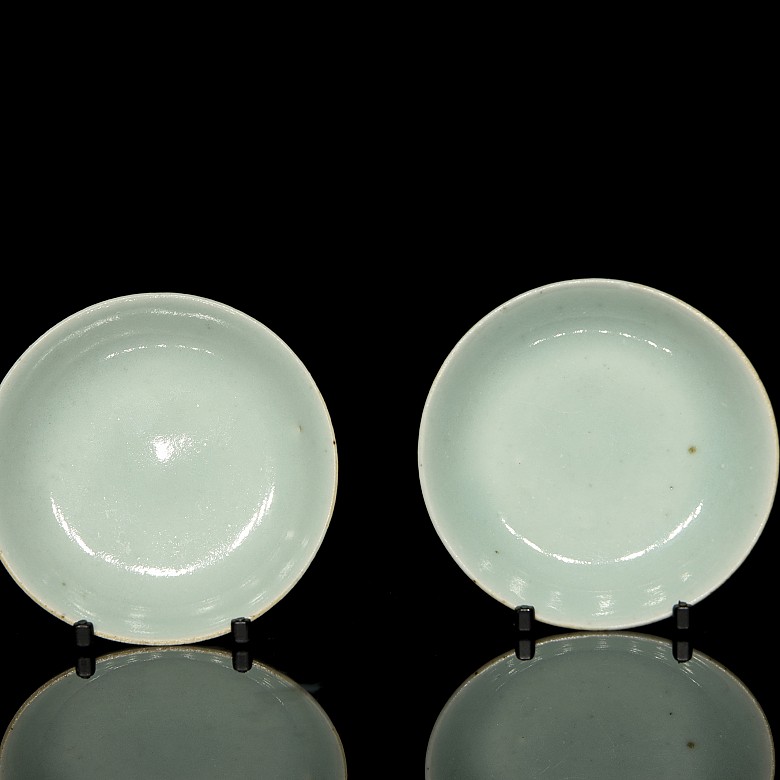 Pareja de pequeños platos de cerámica celadón, s.XX - 3