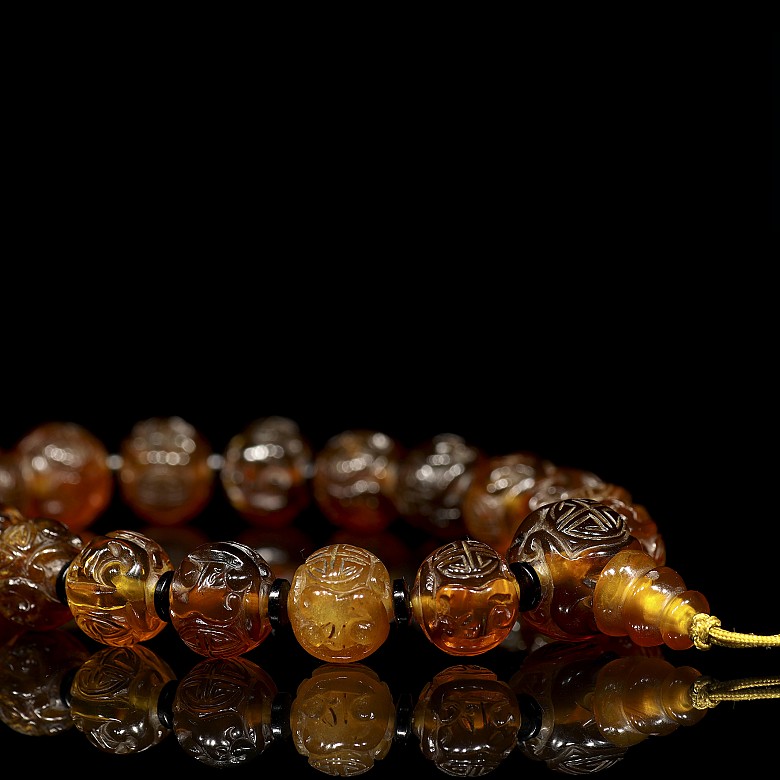 Amber bead bracelet, Qing dynasty