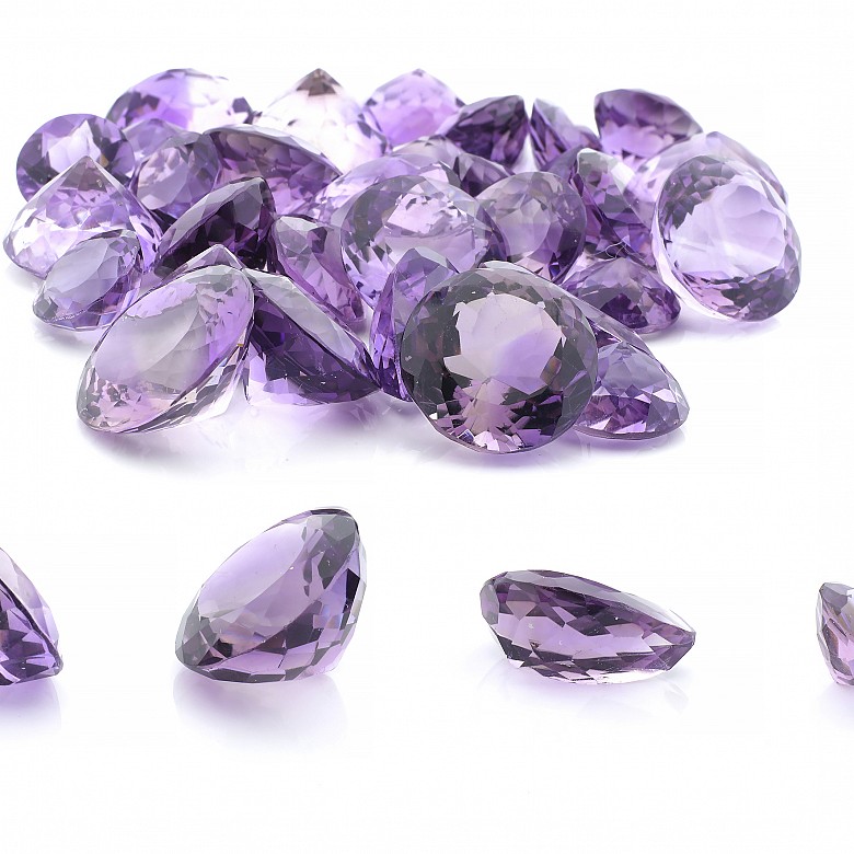 Lot of amethysts round or teardrop cut 431 cts