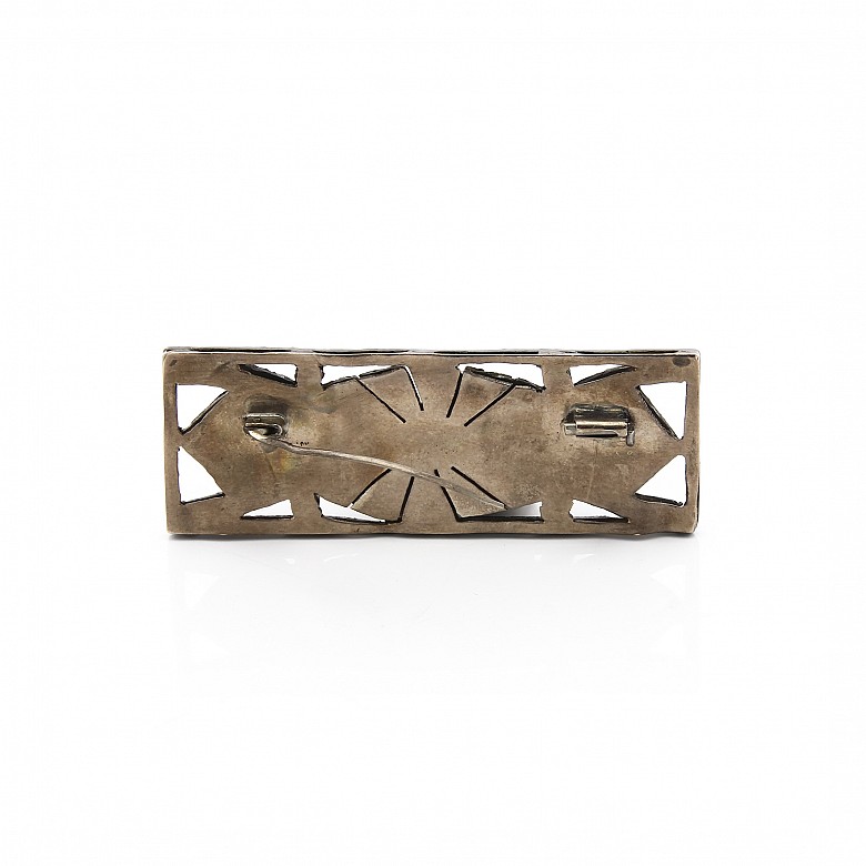 Art Deco brooch in silver with diamonds.