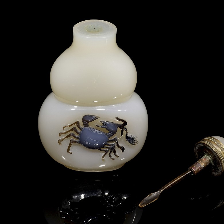 Agate snuff bottle 