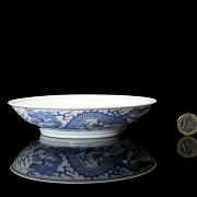 Blue and white porcelain ‘Dragons’ dish, with Guangxu seal