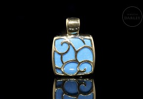 Pendant in yellow gold and turquoise